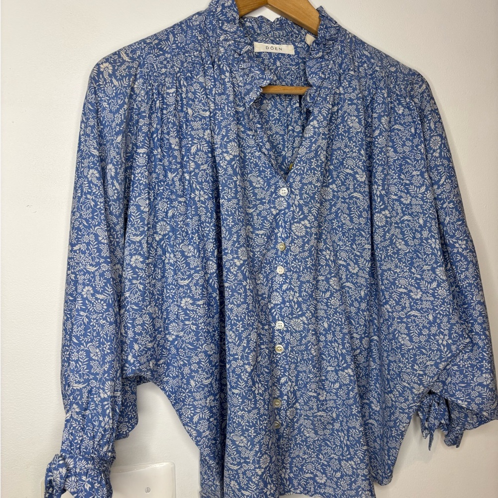 Doen Blue and White Floral Blouse